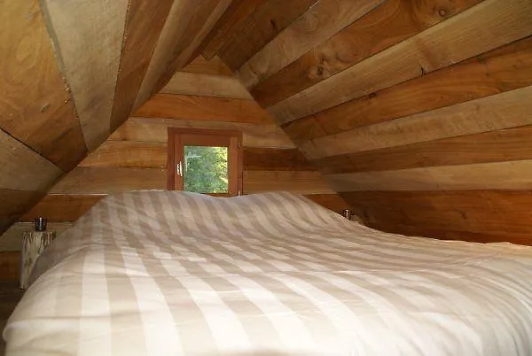Hebergements Insolites De Quenecan Bon Repos Sur Blavet 0*,  France