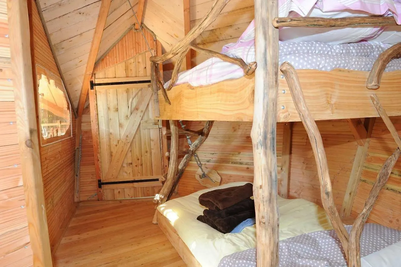 Hebergements Insolites De Quenecan Bon Repos Sur Blavet 0*,  France